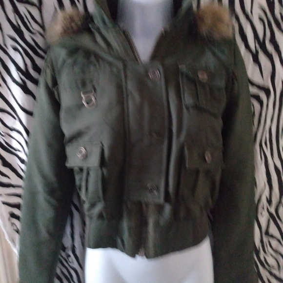 Army green cropped winter coat with fur hood - Picture 3 of 7